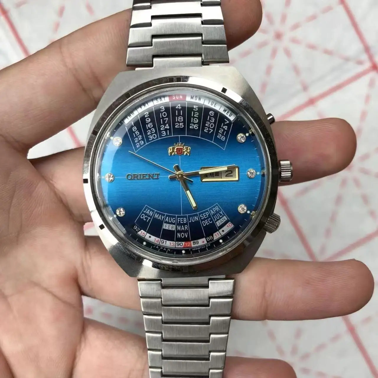 automatic mechanical unisex Orient watch with large rotating dial, fully functional stainless steel Japanese movement