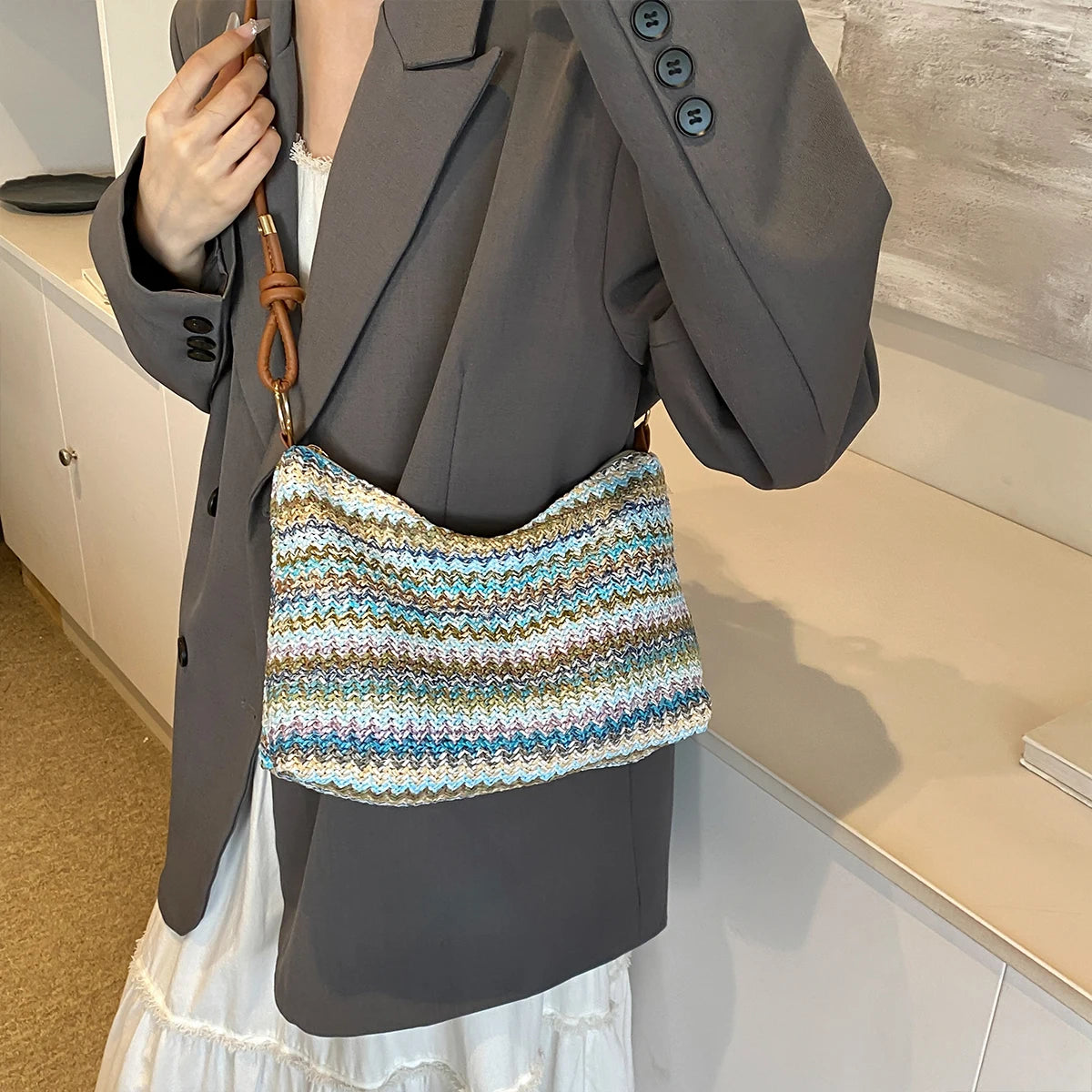 Women's Striped Woven Straw Tote Bag - Lightweight Large Capacity with Detachable Coin Purse & Zip Closure for Beach Vacation