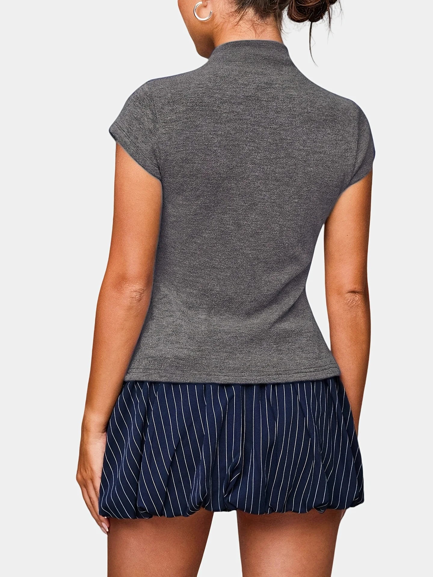 Women's fashionable knitted turtleneck top, slim and comfortable four-season short-sleeved cardigan, can be worn as a base layer