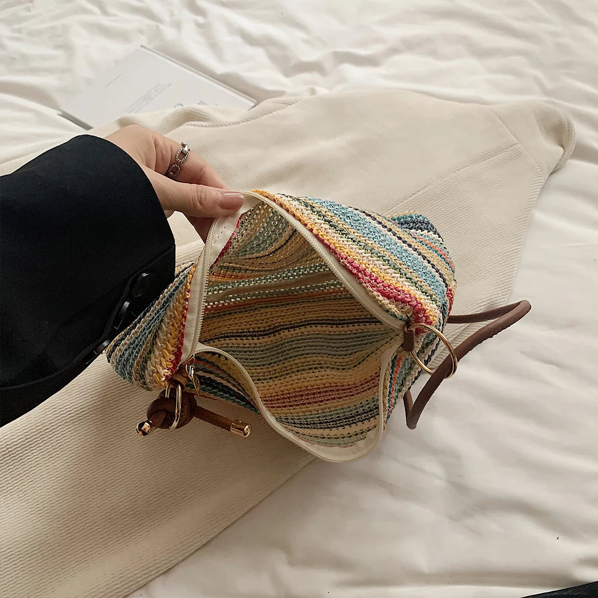 Women's Striped Woven Straw Tote Bag - Lightweight Large Capacity with Detachable Coin Purse & Zip Closure for Beach Vacation
